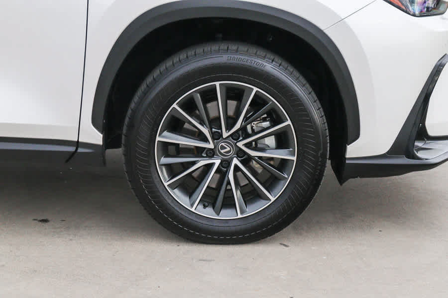 Used 2024 Lexus NX 350h AWD w/ Vision Package image 9