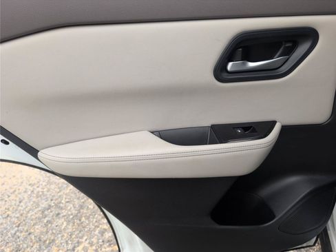 Used 2025 Nissan Rogue SV FWD image 35