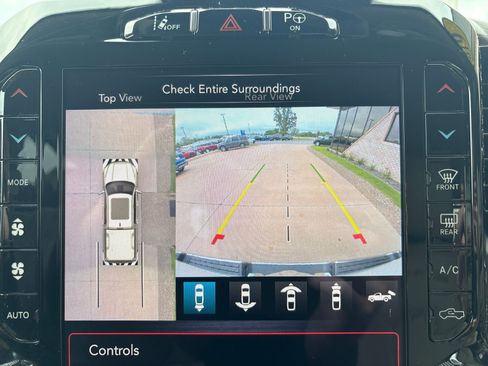 Used 2019 RAM 1500 Laramie AWD/4WD image 23