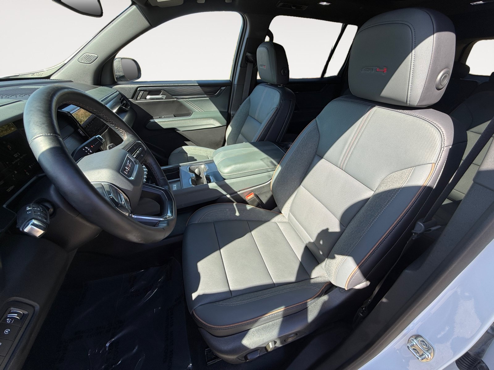 Used 2025 GMC Acadia AT4 w/ Luxury Package AWD/4WD image 10