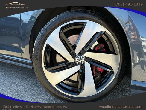 Used 2019 Volkswagen Golf 4-Door image 34