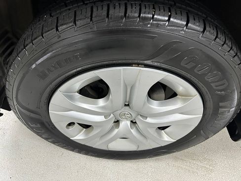 Used 2014 Toyota RAV4 LE AWD/4WD image 9
