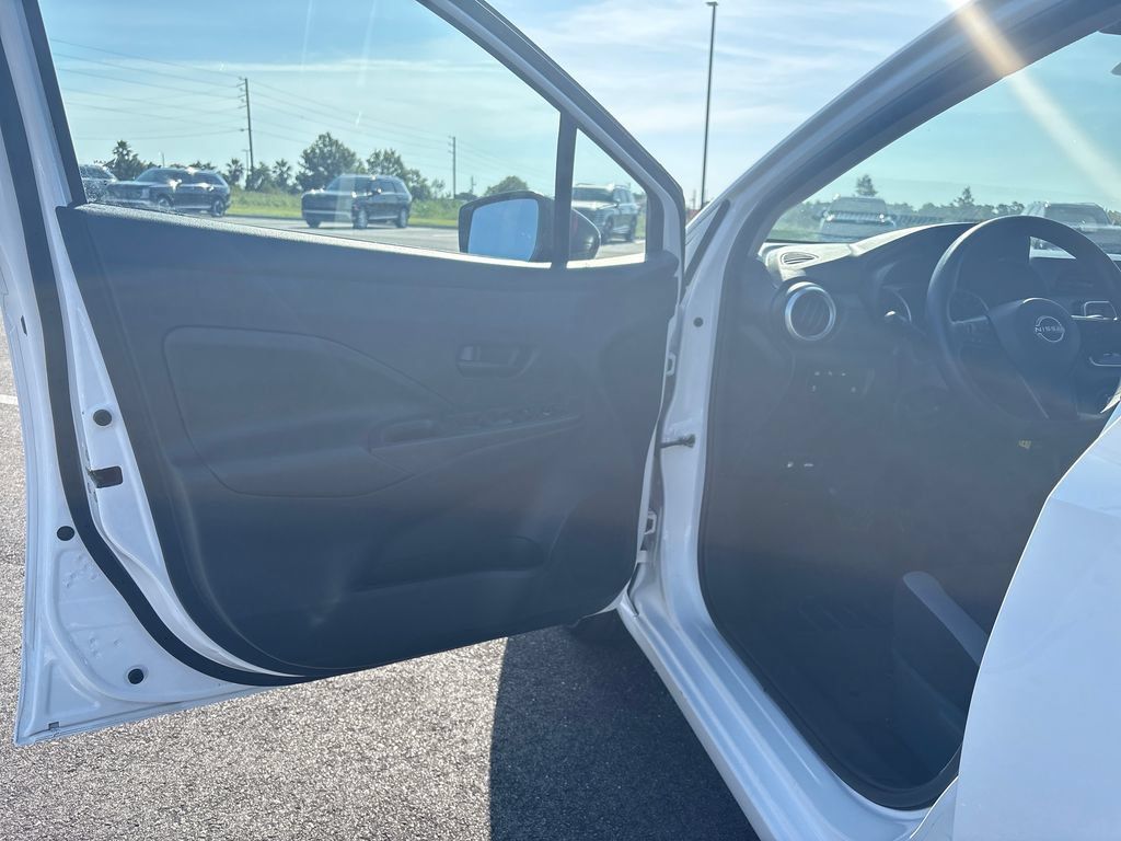 Used 2025 Nissan Versa S FWD image 3