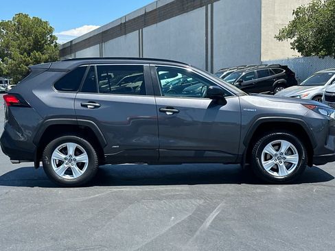 Used 2019 Toyota RAV4 LE AWD/4WD image 6