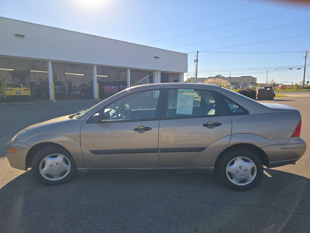 Used 2003 Ford Focus LX FWD image 4