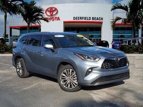 Used 2023 Toyota Highlander Platinum image 1