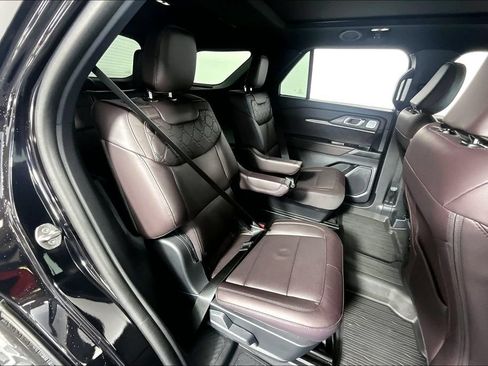 Used 2025 Ford Explorer Platinum w/ Ultimate Package RWD image 27