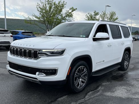 Used 2022 Jeep Wagoneer Series III w/ Convenience Group I AWD/4WD image 12