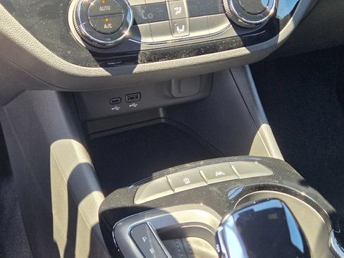 New 2026 Buick Envista Sport Touring FWD image 38