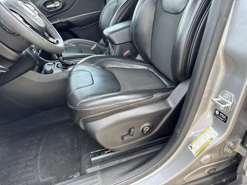 Certified 2021 Jeep Cherokee Latitude Plus image 13