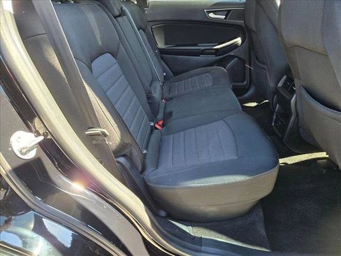 Used 2017 Ford Edge SE image 18