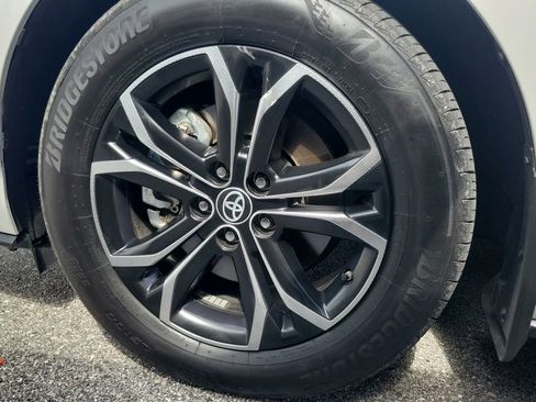 Certified 2025 Toyota Sienna Platinum AWD/4WD image 3