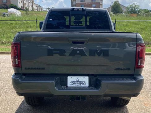 New 2026 RAM 2500 Laramie AWD/4WD image 36