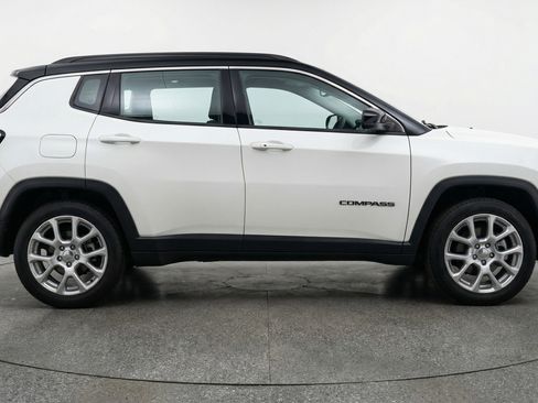Used 2025 Jeep Compass Limited image 11