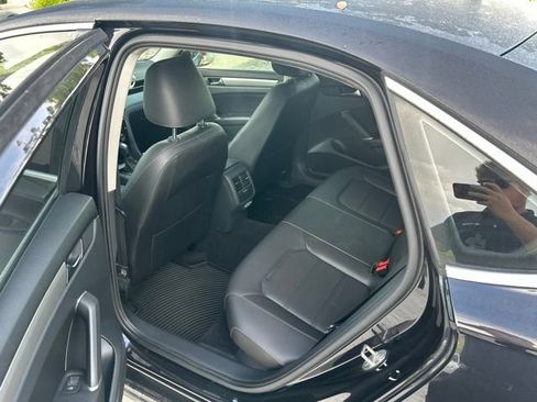 Used 2022 Volkswagen Passat 2.0T SE FWD image 6