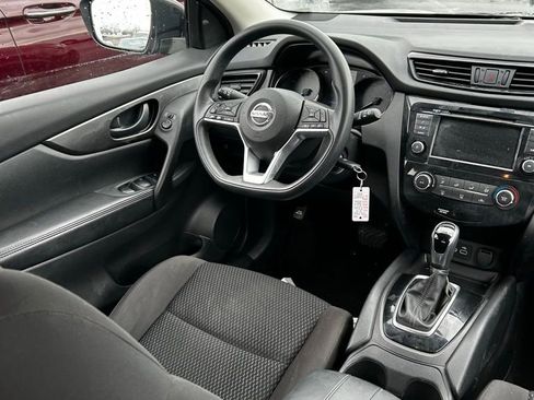 Used 2019 Nissan Rogue Sport S image 5