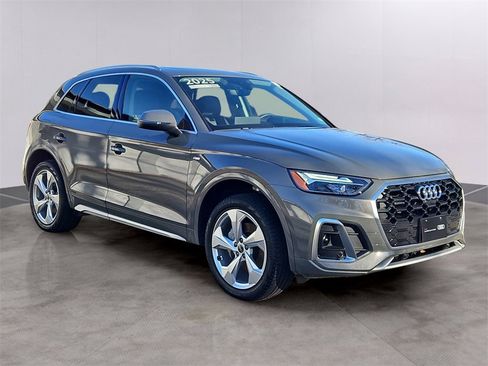 Certified 2025 Audi Q5 2.0T Premium Plus image 3