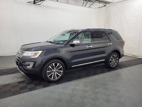Used 2017 Ford Explorer Platinum image 2