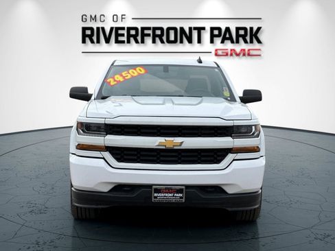 Used 2018 Chevrolet Silverado 1500 Custom w/ Custom Convenience Package image 8