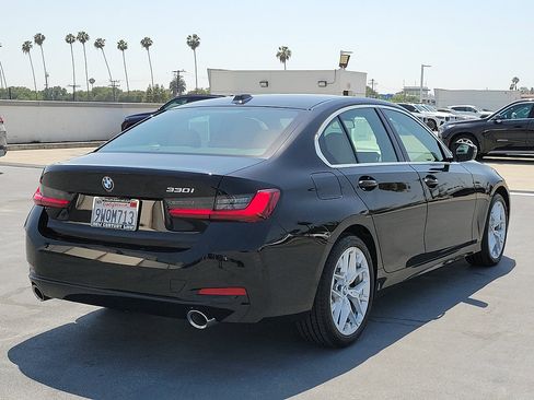 Used 2025 BMW 330i Sedan w/ Convenience Package RWD image 3