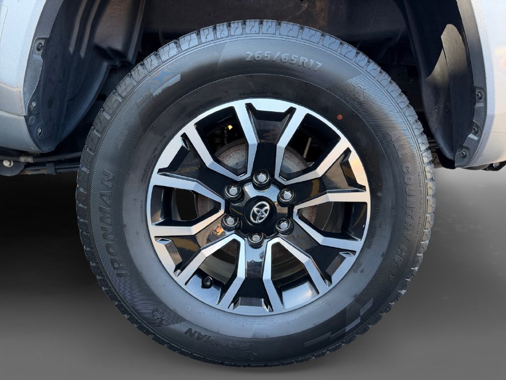 Used 2022 Toyota Tacoma TRD Sport w/ TRD Premium Sport Package AWD/4WD image 11