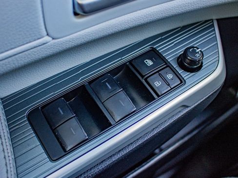 Used 2025 Toyota Sienna XLE image 13