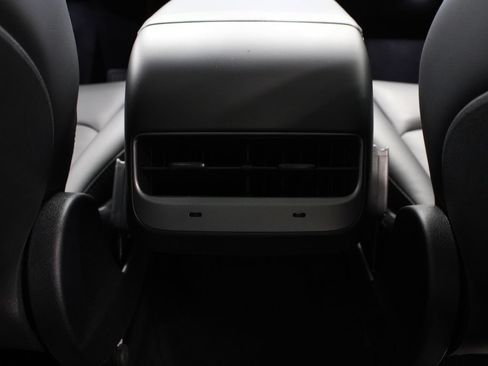 Used 2024 Tesla Model Y Long Range RWD image 27