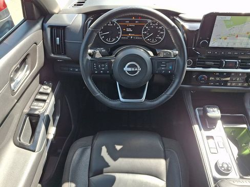 Used 2022 Nissan Pathfinder SL w/ SL Black Package AWD/4WD image 11