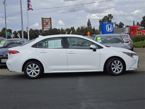 Used 2023 Toyota Corolla LE image 3