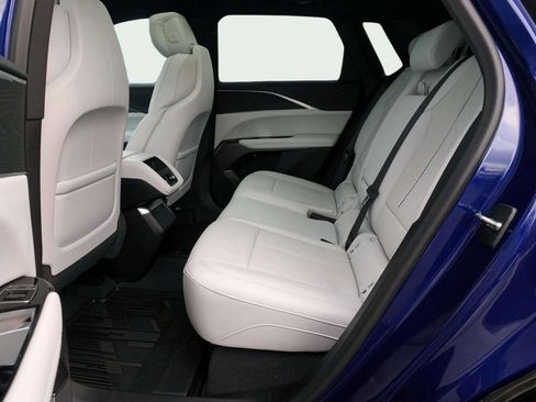Used 2024 Cadillac Lyriq Luxury RWD image 18