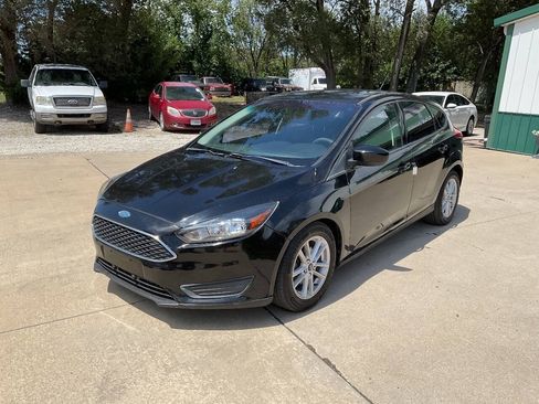 Used 2018 Ford Focus SE FWD image 5