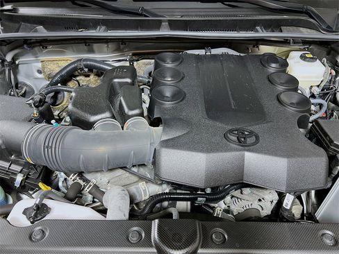 Certified 2024 Toyota 4Runner TRD Off-Road image 27