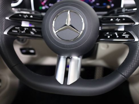 Used 2025 Mercedes-Benz CLE 450 4MATIC Cabriolet image 19