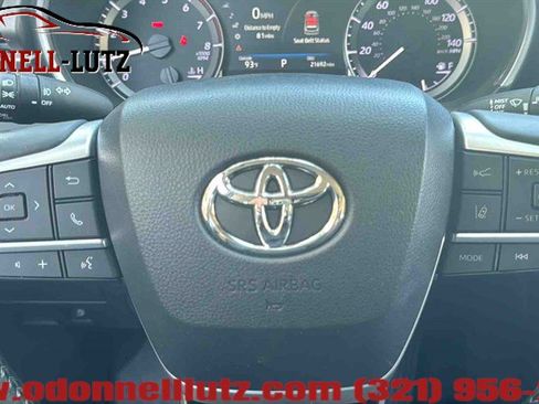 Used 2023 Toyota Highlander XLE FWD image 18