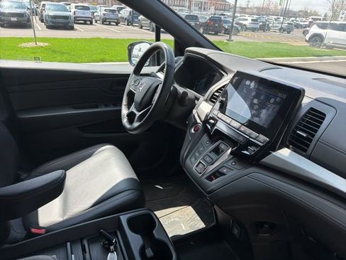 Used 2024 Honda Odyssey Sport image 11
