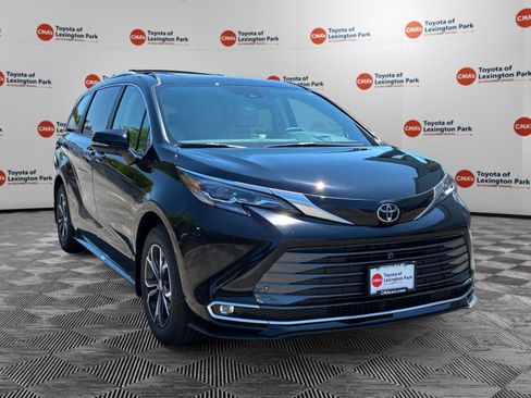 New 2026 Toyota Sienna Platinum AWD/4WD image 1