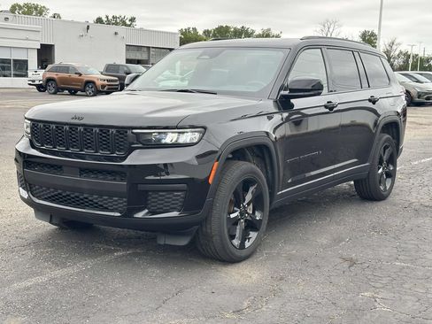 Used 2023 Jeep Grand Cherokee L Laredo AWD/4WD image 7