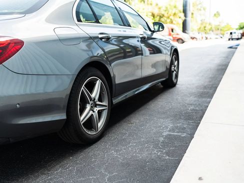 Used 2018 Mercedes-Benz E 300 4MATIC image 11