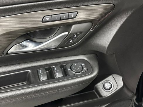 Used 2023 GMC Terrain SLT image 13