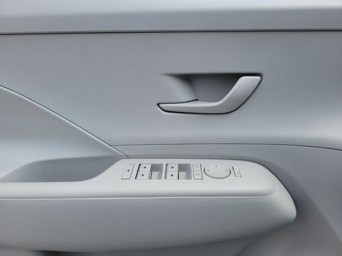 New 2026 Hyundai Kona SE image 17