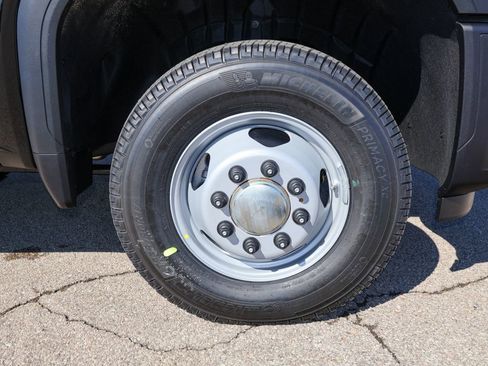 New 2026 GMC Sierra 3500 SLE image 28