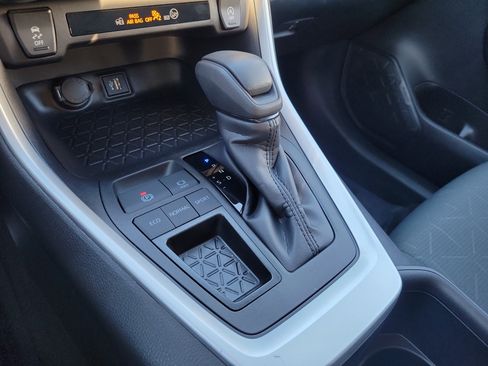 Used 2025 Toyota RAV4 XLE image 20