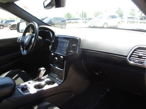 Used 2022 Jeep Grand Cherokee Laredo X image 44