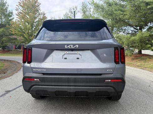 Used 2023 Kia Sorento LX AWD/4WD image 4