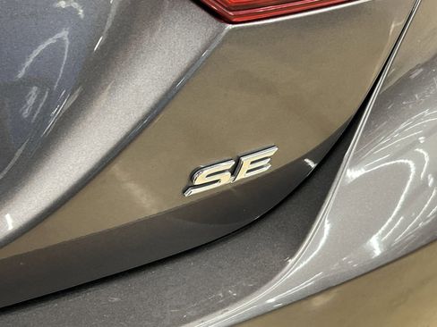 Used 2019 Toyota Camry SE image 24