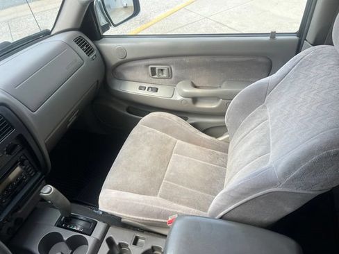 Used 2002 Toyota Tacoma PreRunner RWD image 6