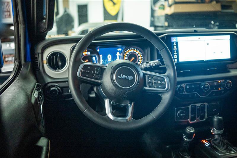 Used 2025 Jeep Wrangler Unlimited Sahara AWD/4WD image 14