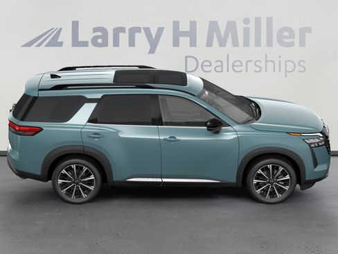 New 2026 Nissan Pathfinder Platinum w/ Cargo Package FWD image 4
