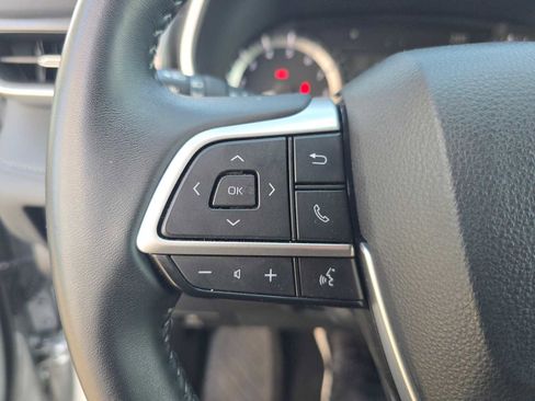 Certified 2025 Toyota Highlander XLE FWD image 33