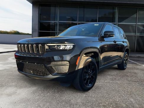 New 2025 Jeep Grand Cherokee Altitude image 3